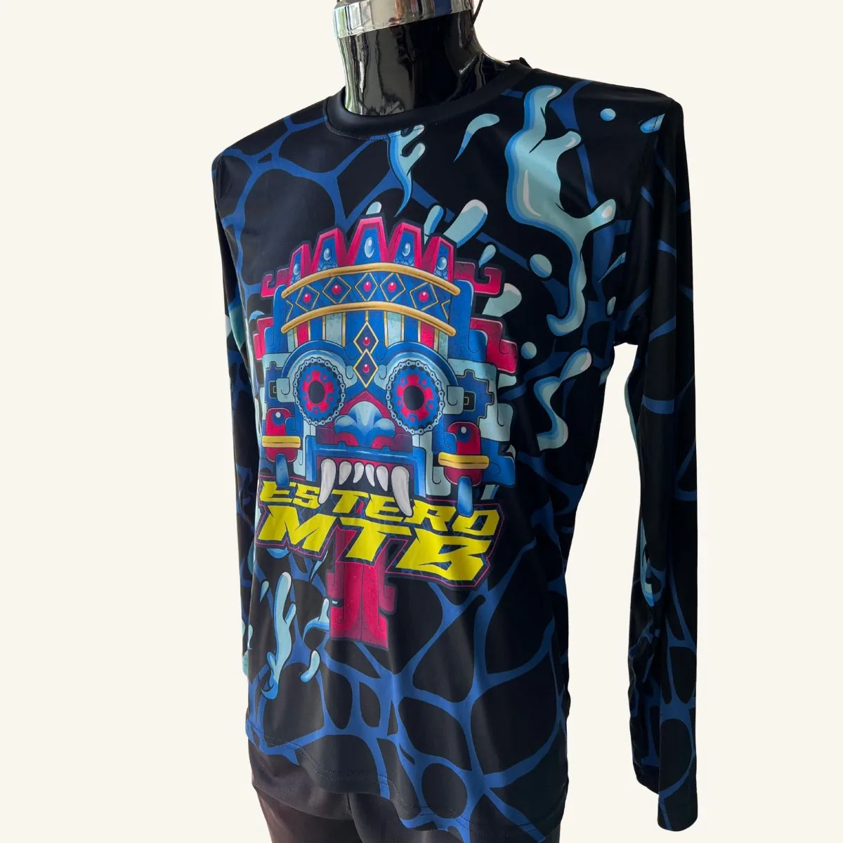 Playera personalizada Estero MTB, diseño de máscara azteca azul, vista frontal
