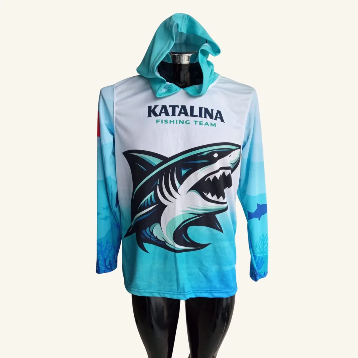 Jersey de pesca personalizado Katalina Fishing Team con logo de tiburón, vista frontal