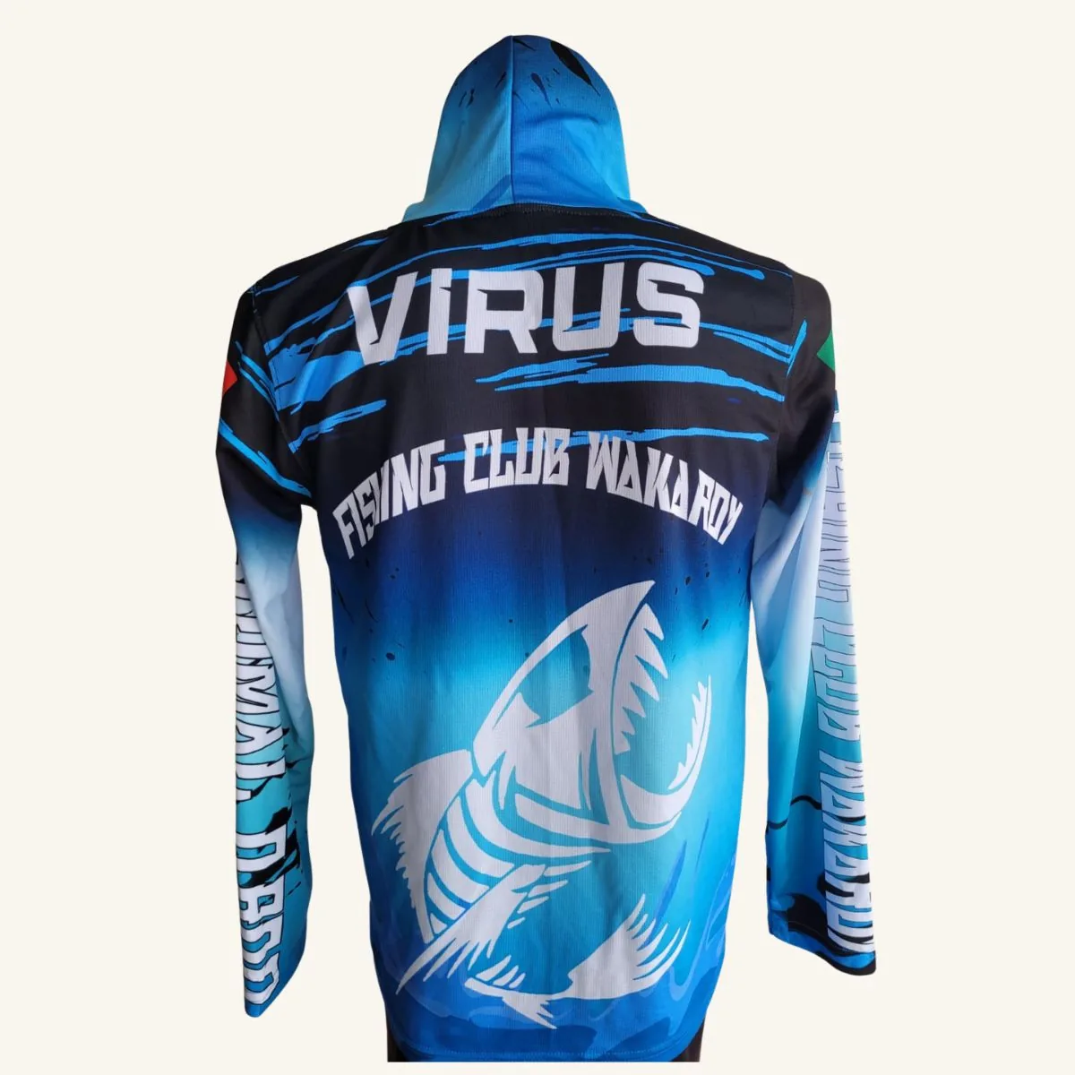 Jersey de pesca personalizado Fishing Club Wakardy, vista trasera con nombre personalizado