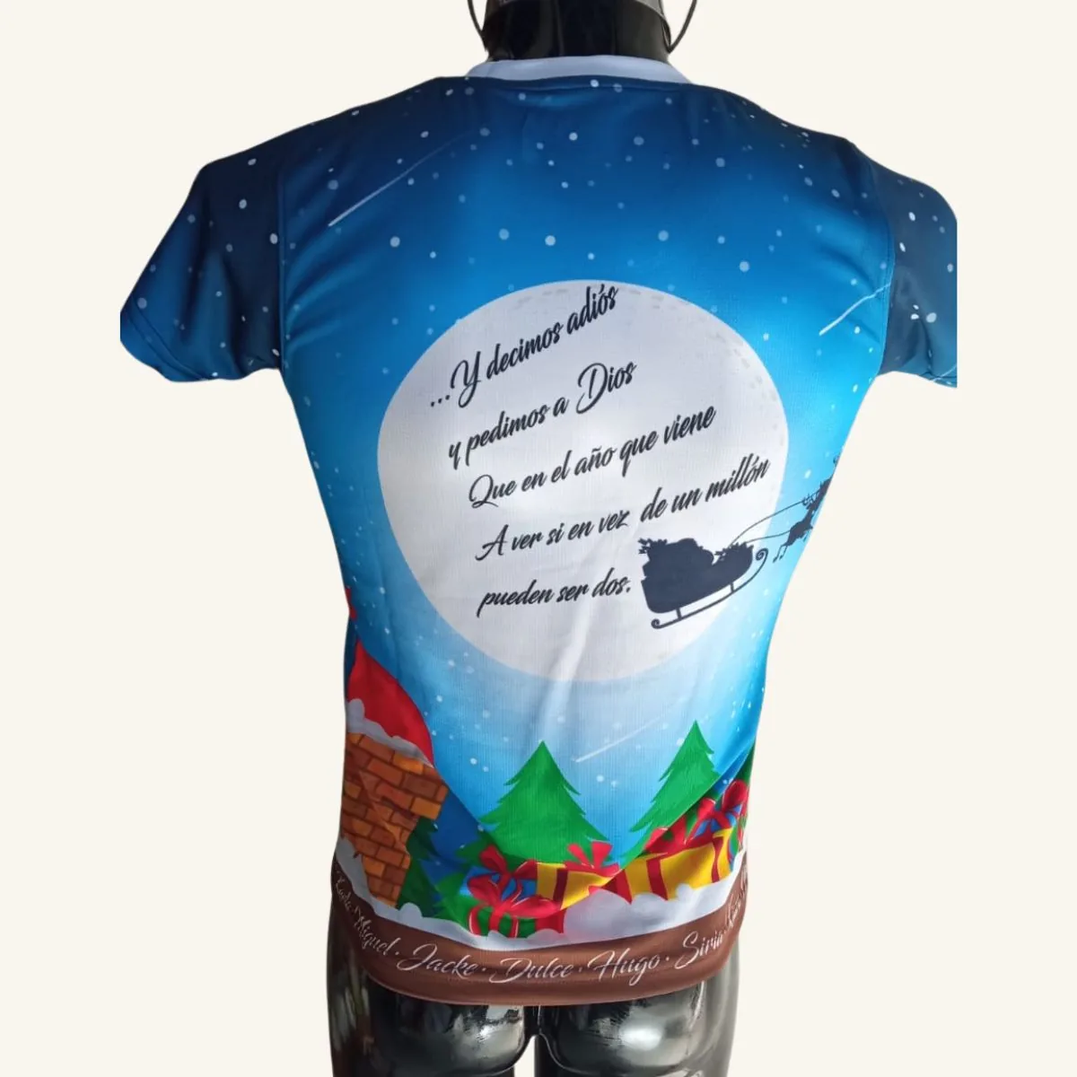 Playera personalizada navideña con poema y nombres de familia