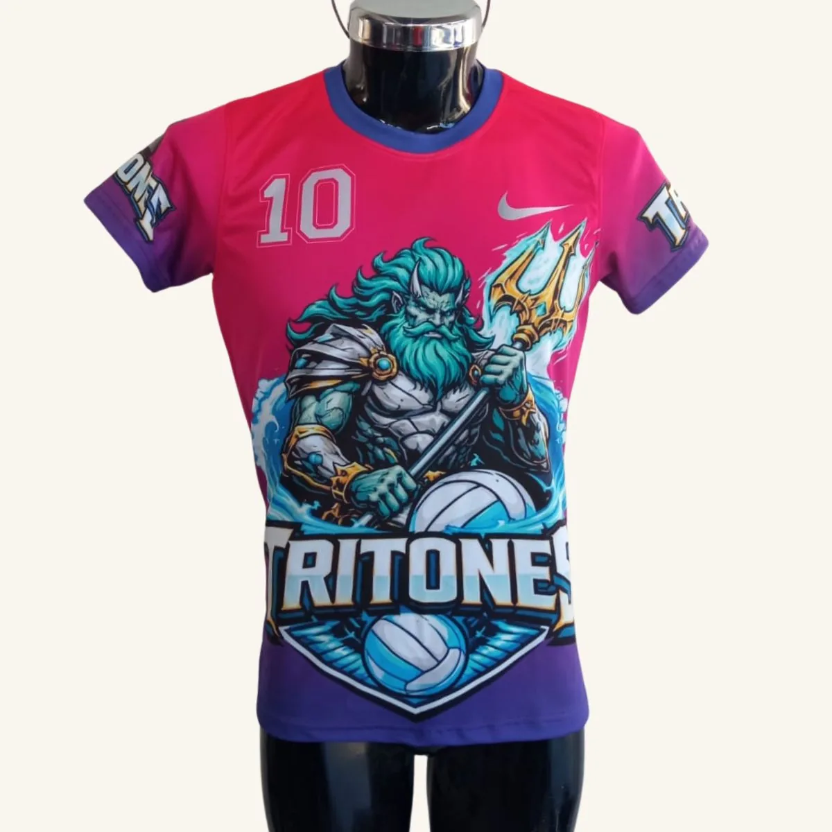 Uniforme de voleibol personalizado para equipo Tritones con diseño de Poseidón, vista frontal